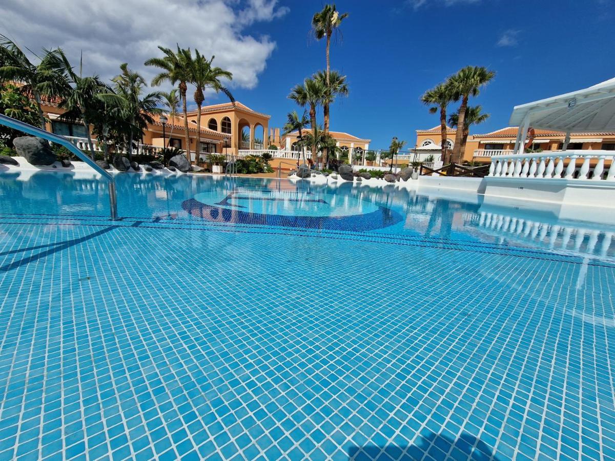 Exclusive Attic Las Vistas: Seaside Retreat with Heated Pool Arona  Exterior photo